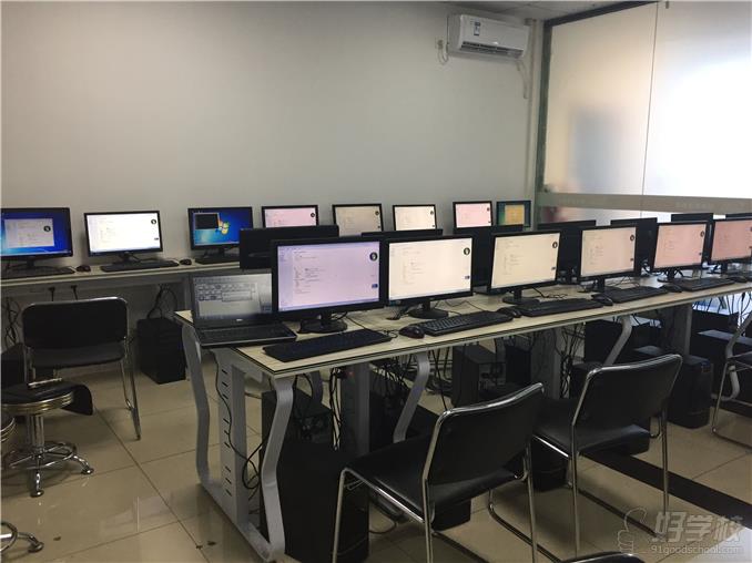 深圳WEB前端工程師培訓 掌握計算機技術的實干路徑